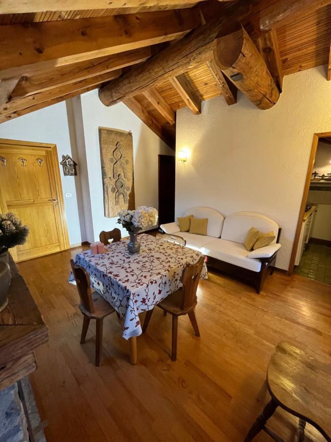 Chalet Blanc "La Mansarda" Courmayeur Kültér fotó