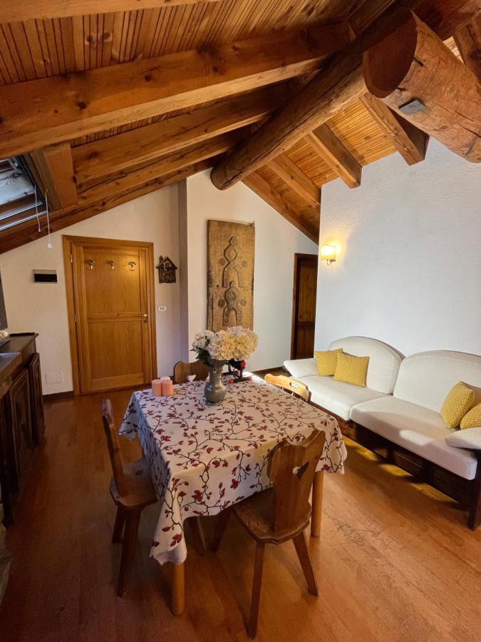 Chalet Blanc "La Mansarda" Courmayeur Kültér fotó